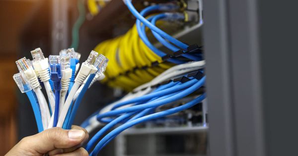 次のポストを表す選択画像 - UTPケーブル? Catケーブル?RJ45コネクタ?Admin 担当者が不思議に思ったIT用語をAIに聞いてみた